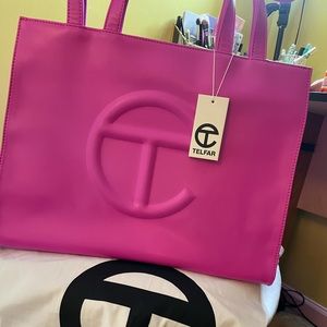 NWT RARE azaela telfar MEDIUM shopper 🌸